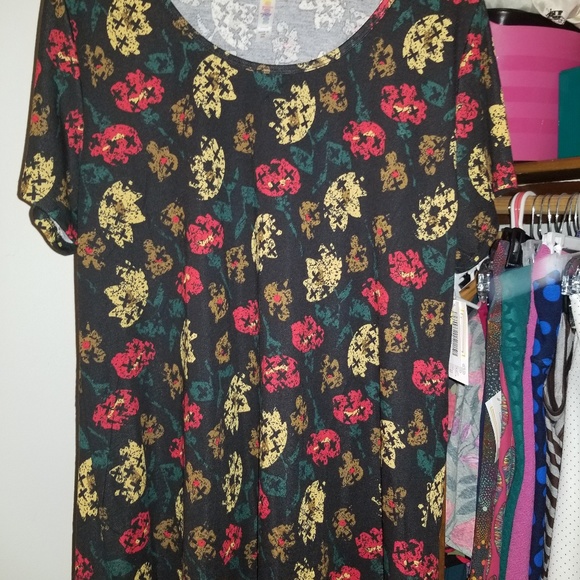 LuLaRoe Tops - Lularoe classic tee
